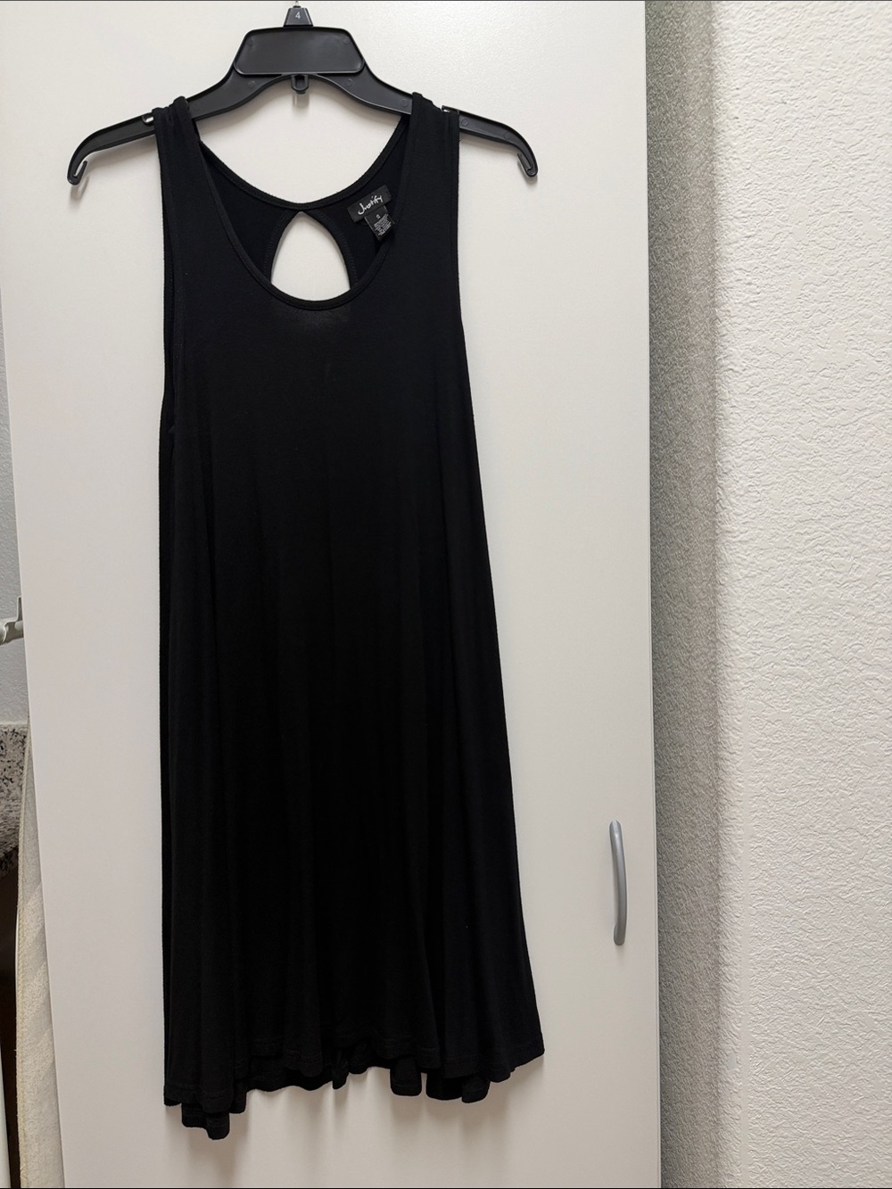 Flowy Black Sleeveless Keyhole Dress